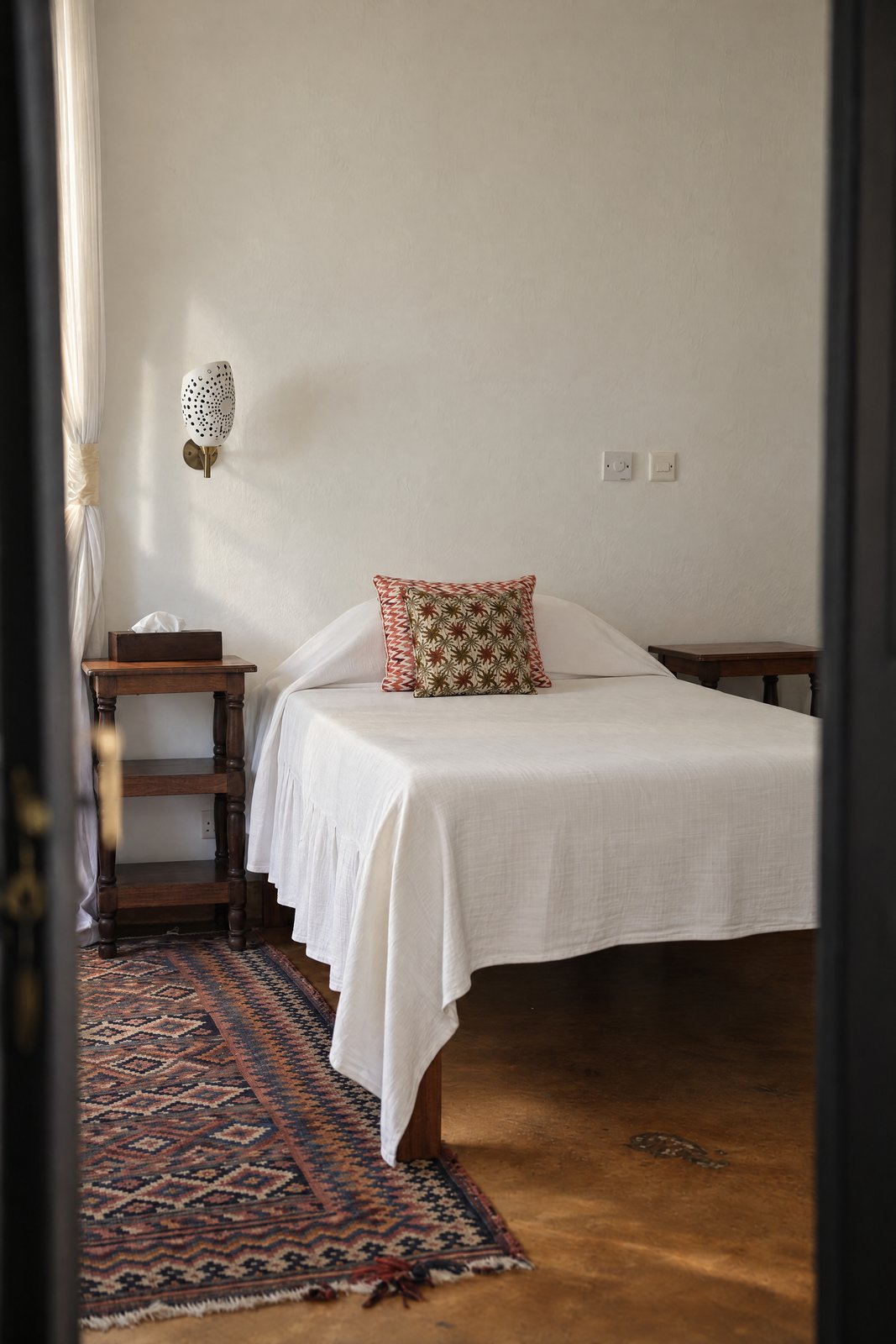 Second sleeping space through its doorway