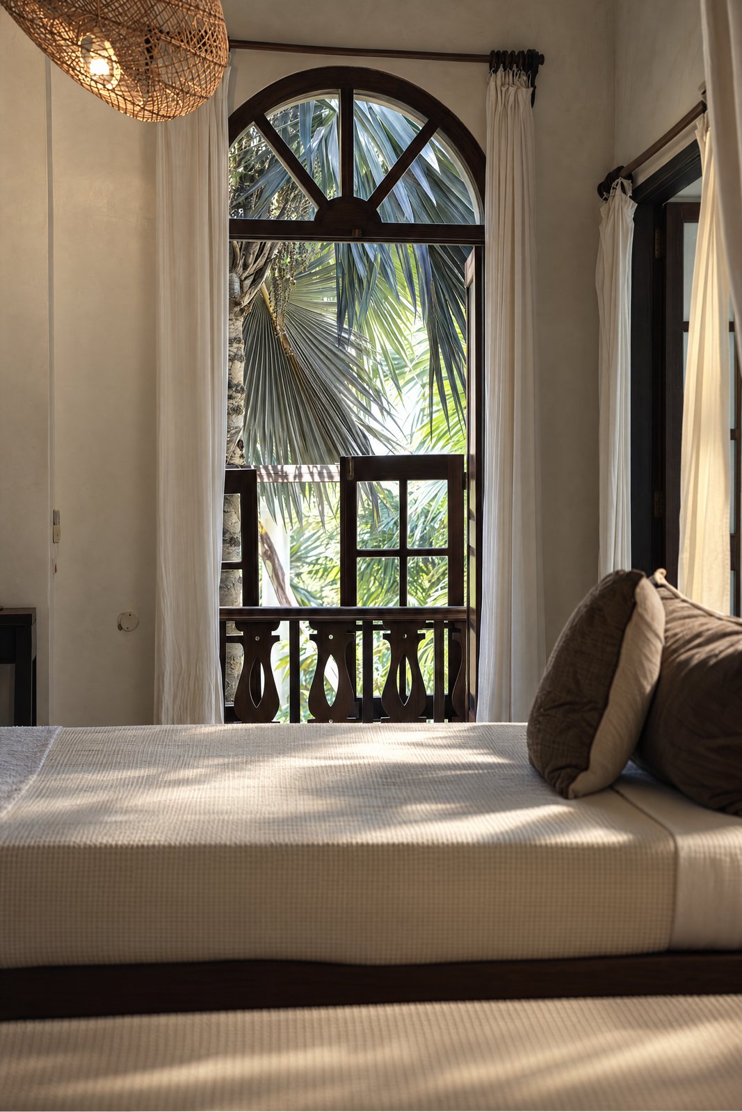 Arched window and daybed