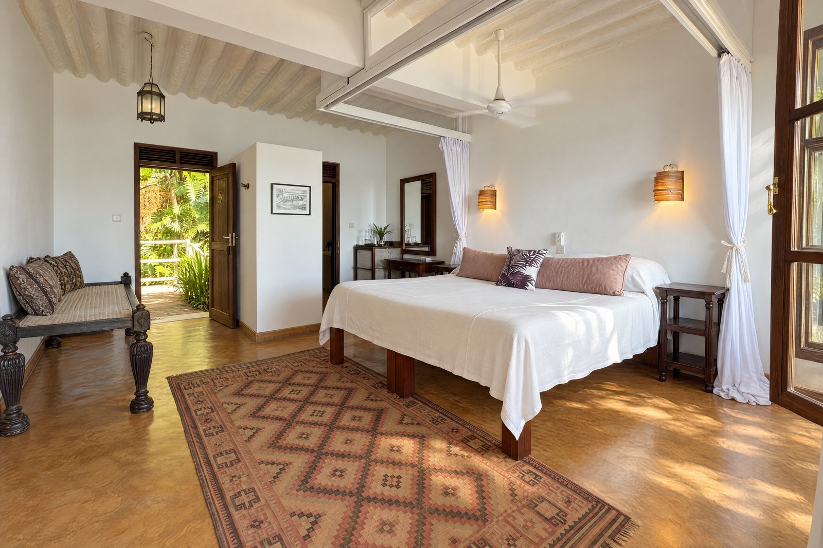 Reverse bedroom layout and entrance