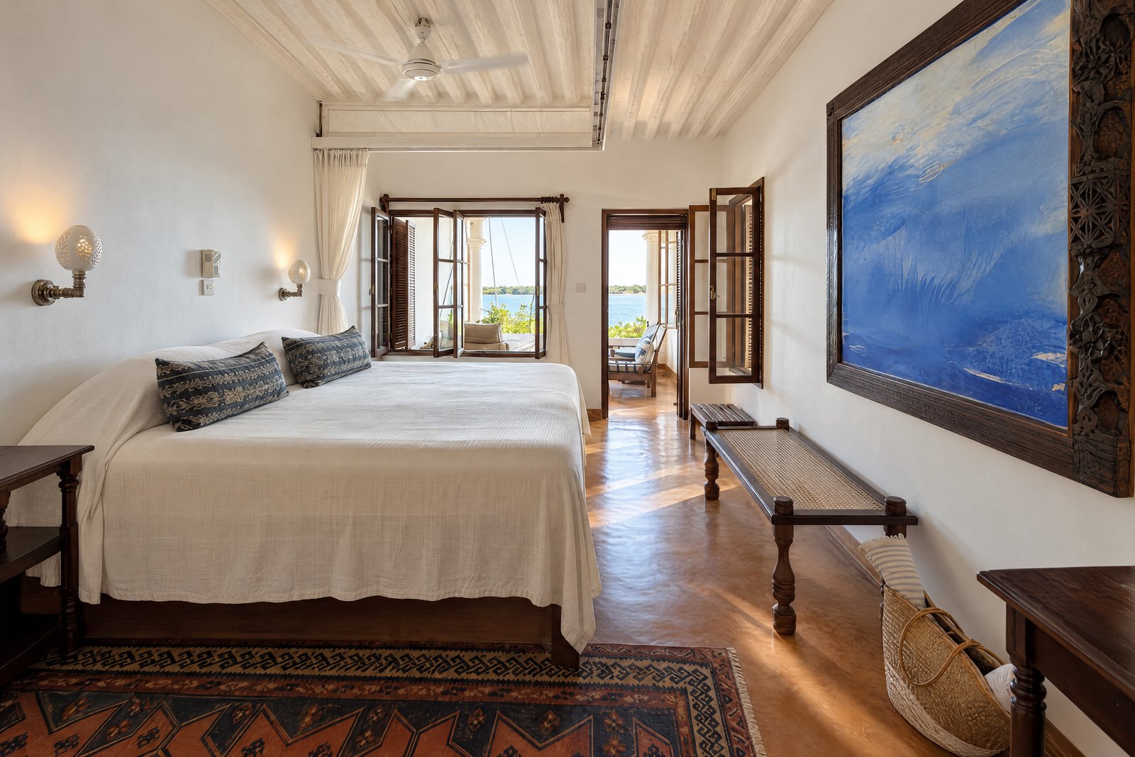 Reverse view toward the private veranda