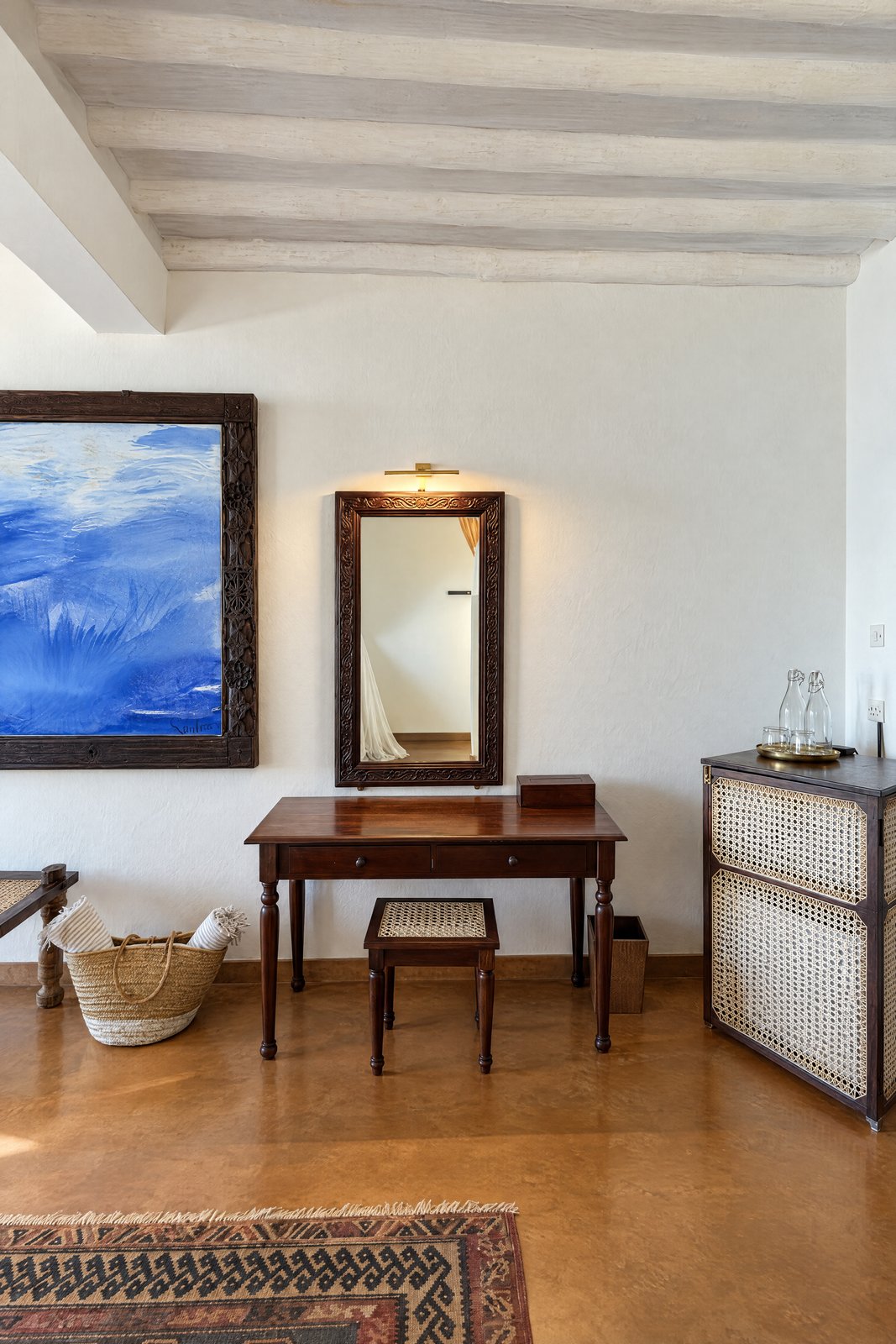 Writing and dressing area