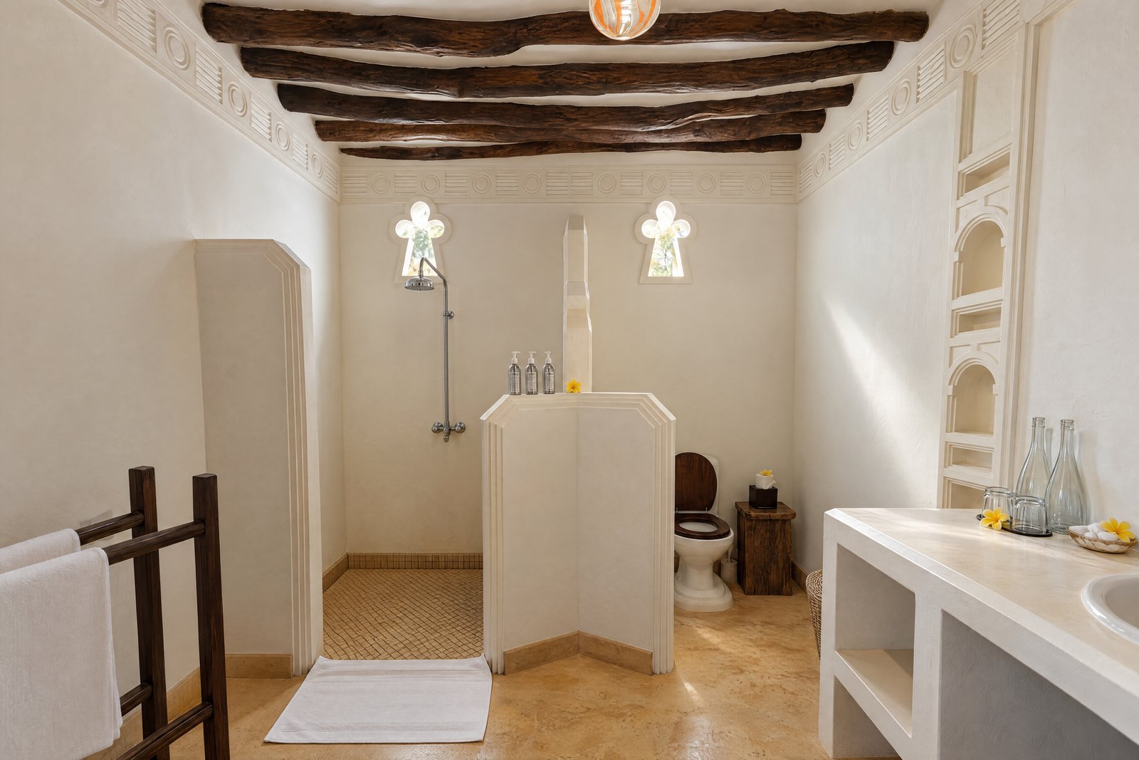 Full shower, vanity and toilet layout